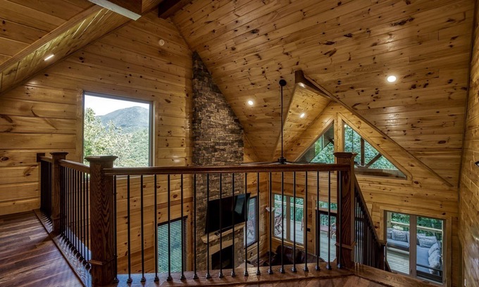 Wears Valley Cabin | Bear Tracks Lodge 4 Bedroom Cabin by RedAwning