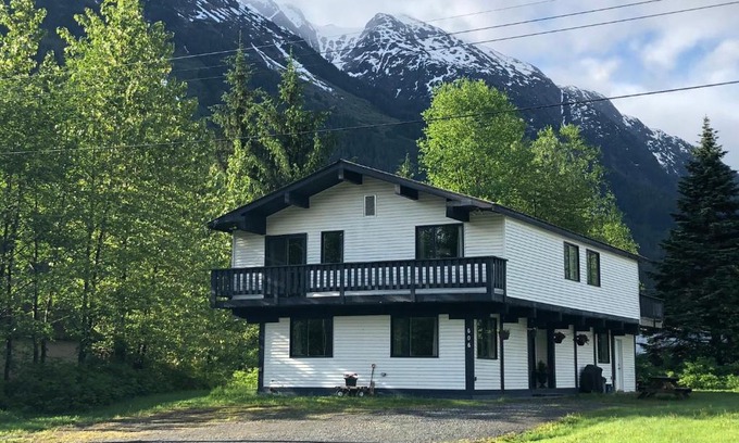 Stewart House | Bear Valley Guesthouse