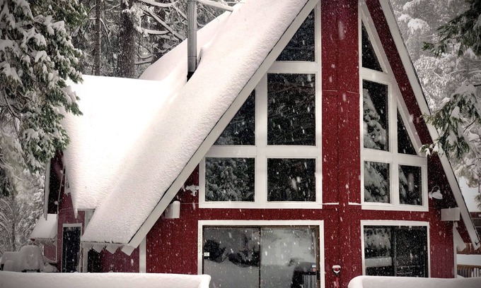 Arnold Ski Chalet | Bear Valley Lake Mountain Cabin