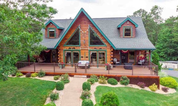 Dayton Cabin | Bear Villa Lodge-Sleeps 10 comfortably, nature galore, about 25 mins to JMU