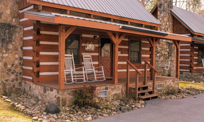 Pittman Center Cabin | Bearfoot Bungalow- Tiny cabin Getaway