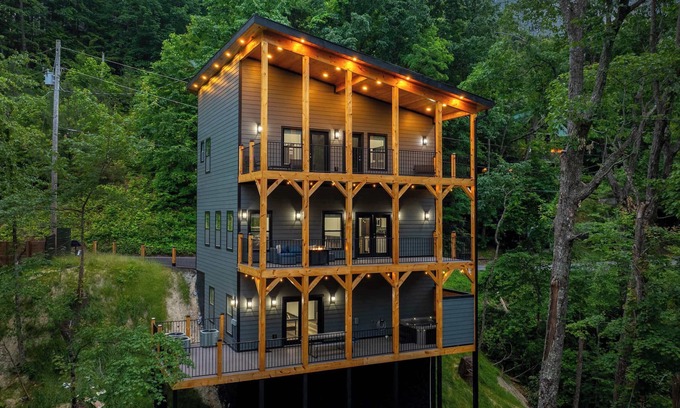 Chalet Village Cabin | Bearfoot Getaway - New! Lux Cabin, Hot Tub, Pool