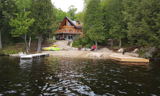 Unorganized Centre Parry Sound Cottage | Bearhead Lodge - Beautiful 6 bedroom pine log cottage, lakefront,beach, forested