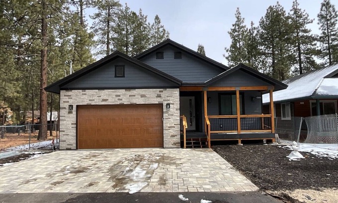 Peter Pan House | BearPort Cabin Spacious 4 Bedroom 3 Bath Big Bear