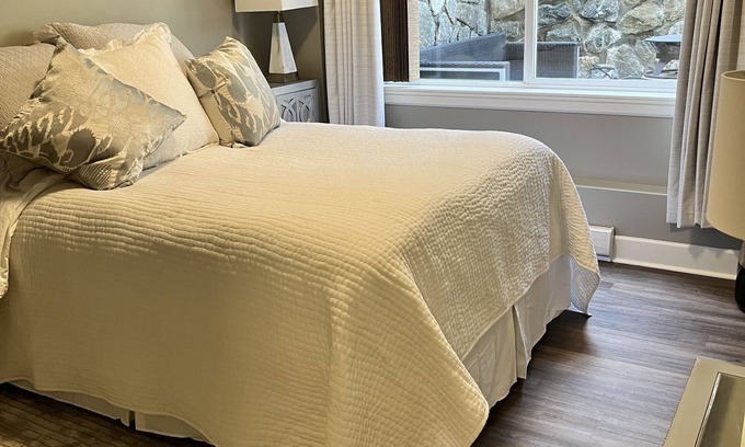 Bear Mountain Resort House | Bears Den close to golf course on Bear Mountain.