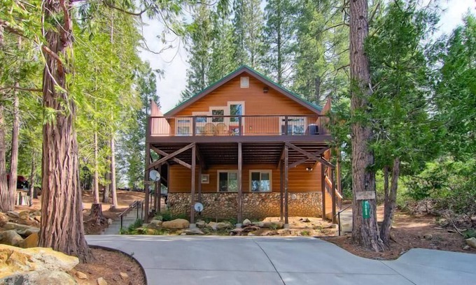 Yosemite West House | Bears Den & Little Bear