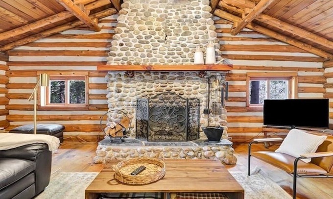 Rideau Lakes Cabin | Bears Log Cabin Retreat - private oasis on the tranquil Rideau Lakes System!