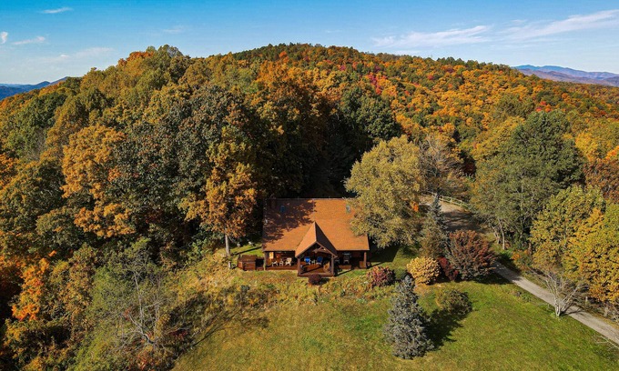 Gerton House | Bearwallow Cottage | Mountain Cottage with Hiking, Biking, and Views!