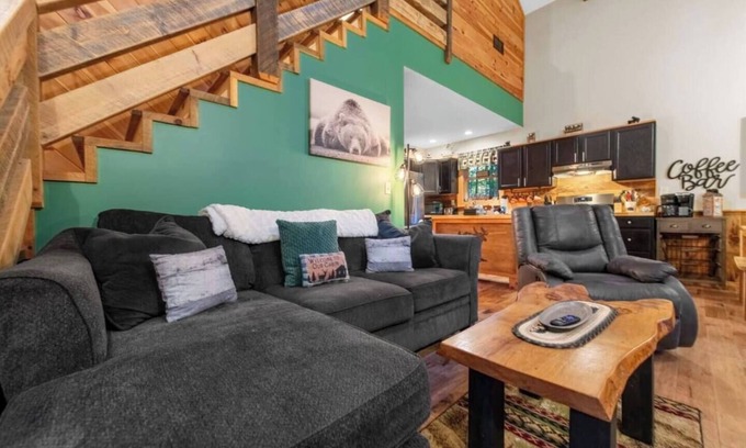 Ellijay Cabin | *Beary Cozy Cabin*Ellijay~Hot Tub~Dogs~Secluded