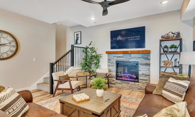 Hollister House | Beary Cozy Cabin