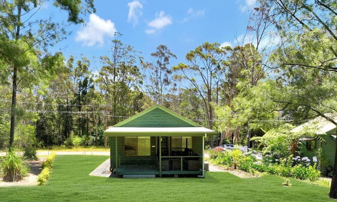 Kangaroo Valley Cabin | Beau Cabin - One Bedroom Cabin on Golf Course