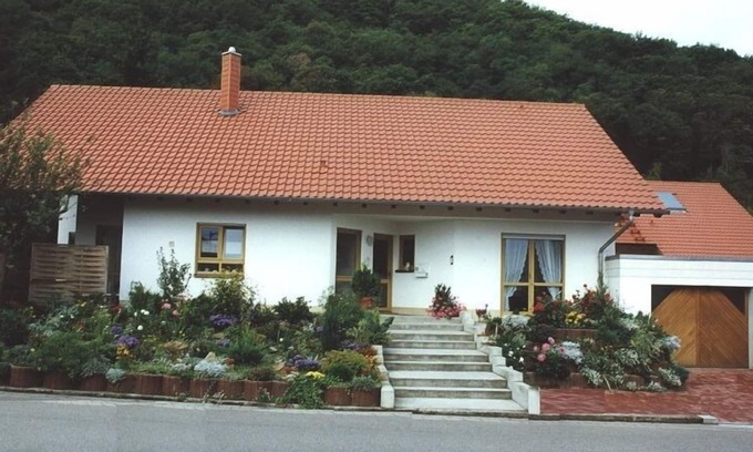 Neustadt-Gimmeldingen Apartment | Beautiful apartment in a well-kept family home