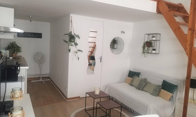 Miroir - Batignolles Apartment | Beau Duplex à la Gare du Mans
