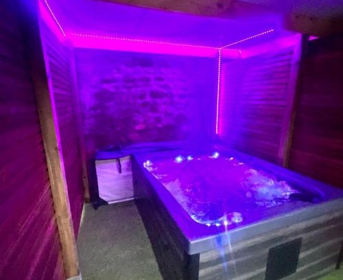 Avranches Apartment | Beau Loft room proche mont saint Michel jaccuzi illimité en plein centre Avranches
