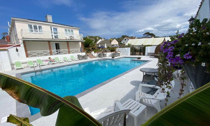 St. Saviour House | Beau Vallon Holiday Apartments