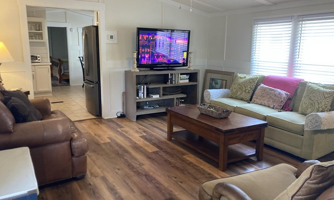 Burton House | Beaufort -Close to Parris Island and Historic Downtown, New Renovation, Sleeps 8