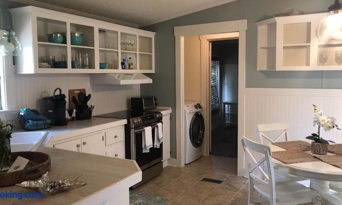 Burton House | Beaufort SC New Renovation Close to Parris Island Historic Downtown Beautiful Beaches Sleeps 7