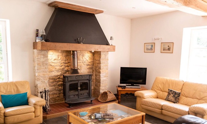 Saint-Martin-sur-Armancon Villa | Beautiful private villa for 5 guests with WIFI, TV, terrace and parking