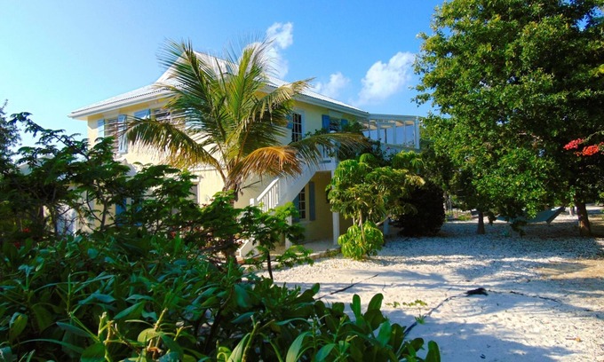 Discovery Bay House | Beautiful Waterfront Villa Dockside Patio Kayaks optional Jeep Suv Boat Seadoo