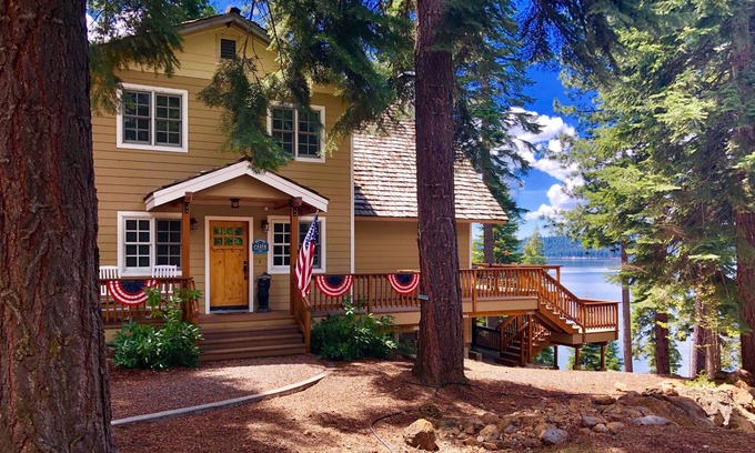 Lake Almanor Country Club House | Beautiful Lakefront Home in LACC-Spectacular Views! Private Dock/Buoy