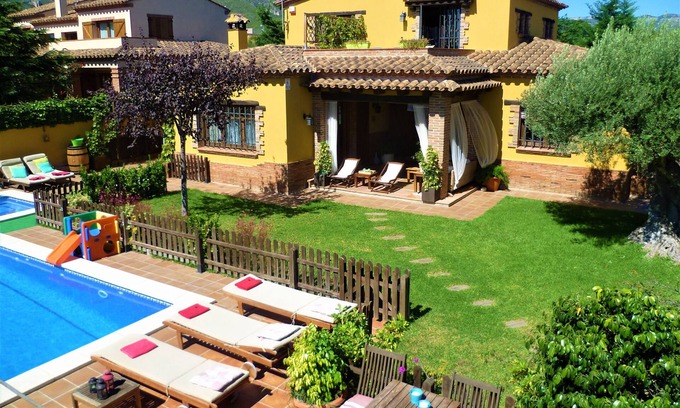 L'Hospitalet de l'Infant Villa | Beautiful and quiet villa near beach. Large garden, fenced pool and barbecue