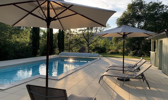 Saint-Antonin Noble Val Cottage | Beautiful stone Gite with heated pool by the river near Saint Antonin Noble Val