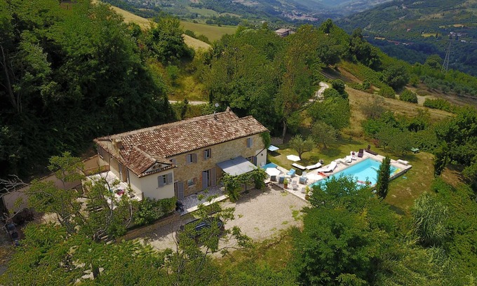 Bisenti House | Beautiful villa, stunning views with lovely pool