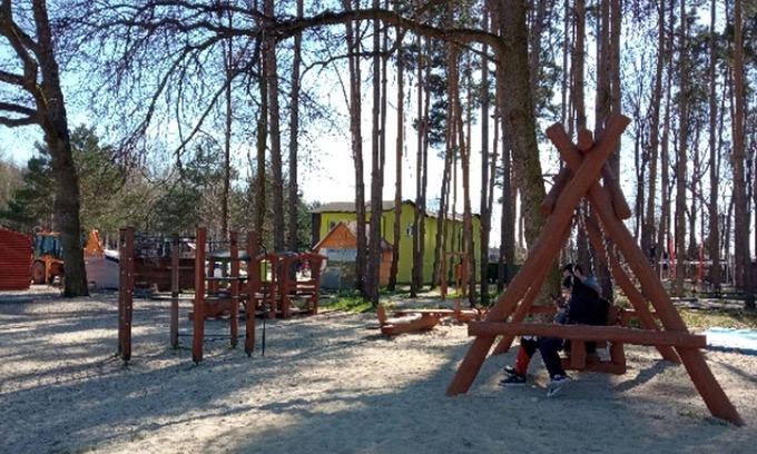Hradec Kralove House | Beautiful apartment in villa for 12 guests with WIFI, TV, patio, pets allowed and parking