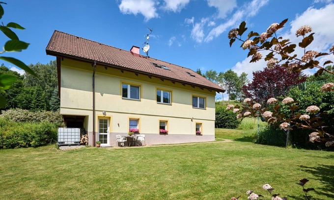 Svoboda nad Upou Apartment | Beautiful apartment for 4 people with WIFI, TV, patio, pets allowed and parking