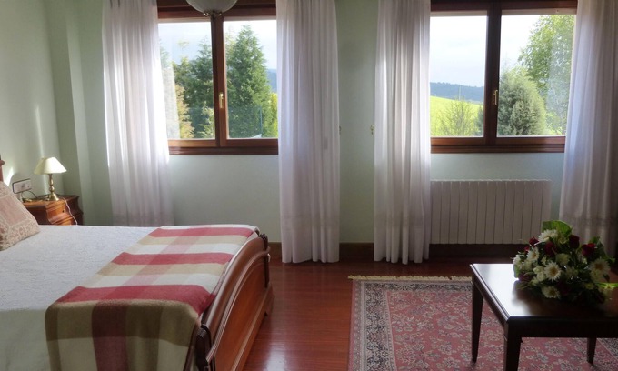 Respaldiza House | BEAUTIFUL HOUSE IN VALLE DE AYALA WITH GARDEN AND TENNIS COURT