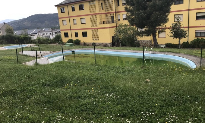 Villafranca del Bierzo Apartment | Beautiful apartment with views of the mountains and pool.