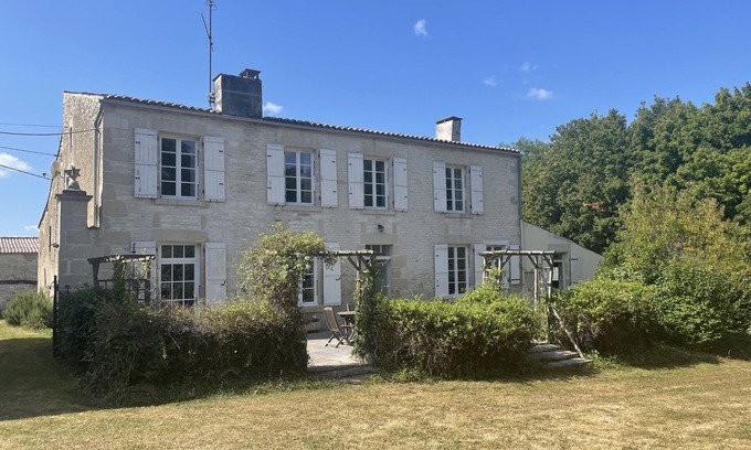 Dampierre-sur-Boutonne House | Beautiful country house with private garden and heated swimming pool