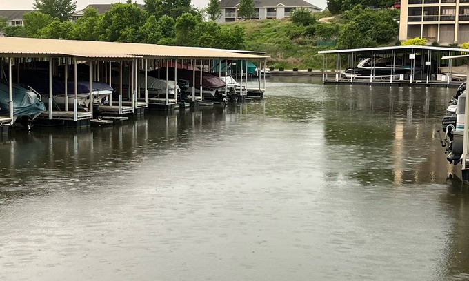 Village of Four Seasons Condo | Beautiful condo right on the lake! Located in Southwood Shores.