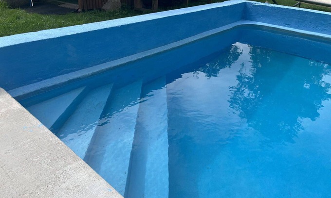 Kvasiny Villa | Beautiful private villa with WIFI, private pool, hot tub, TV, patio, pets allowed and parking