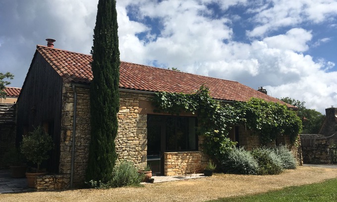 Castelnaud-la-Chapelle Villa | beautifully restored barn with private swimming pool (pet-friendly)