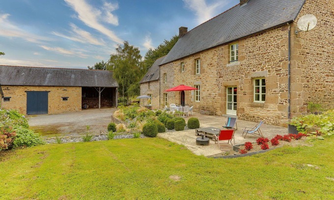 Saint-Ouen-La-Rouerie Villa | Beautiful private villa for 6 guests with WIFI, TV, terrace, panoramic view and parking