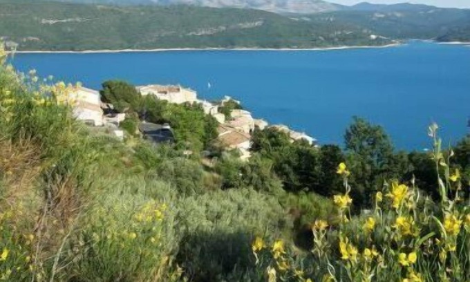 Sainte-Croix-du-Verdon Apartment | Beautiful duplex apartment