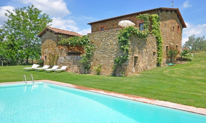 Torre A Castello Apartment | Beautiful apartment for 3 people with pool, WIFI, pets allowed and panoramic view
