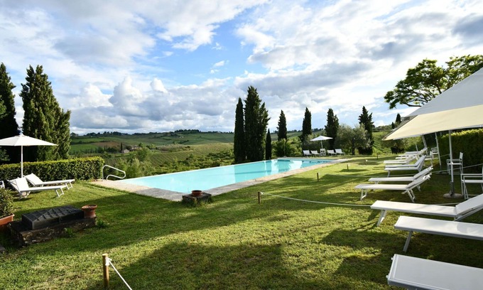 Ponte di Gabbiano Apartment | Beautiful apartment for 5 guests with A/C, pool, WIFI, TV, pets allowed and parking, close to Si.
