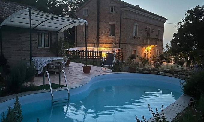 Penna San Giovanni Villa | Beautiful spacious Villa and Garden on the edge of a medieval hilltop village