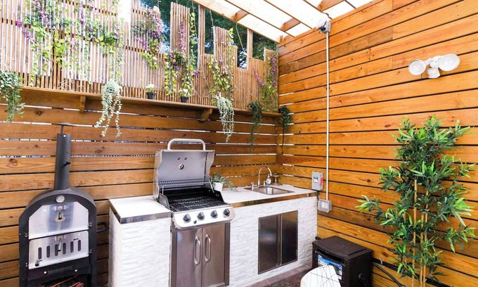East Flushing Apartment | Beautiful 1-2 Bedroom! Deck w/Outdoor Kitchen!