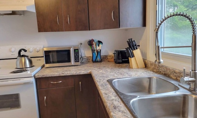 Midland Apartment | Beautiful 1 Bdrm Apartment - Close to Everything!