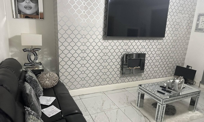 Bradford House | Beautiful 1-Bed House in Bradford