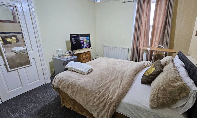 Harehills House | Beautiful 1-Bed House in Leeds