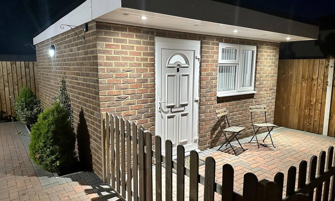 Luton Apartment | Beautiful 1-bed Modern Luxury Apartment in Luton