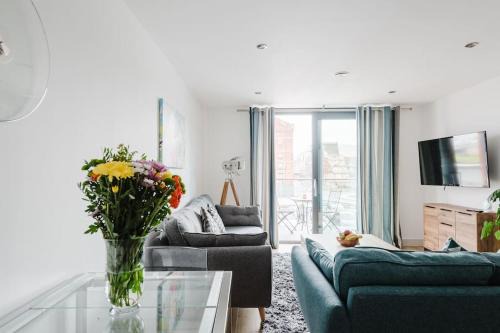Gloucester Apartment | Beautiful 1 Bedroom Apartment with parking in Gloucester Docks