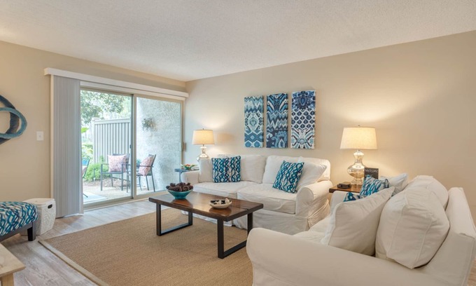 South Beach Condo | Beautiful 1 Bedroom Bluff Villa with view of Sound