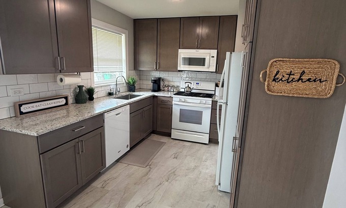 Oak Lawn House | Beautiful 1 story, 3 Bedroom house in Bridgeview
