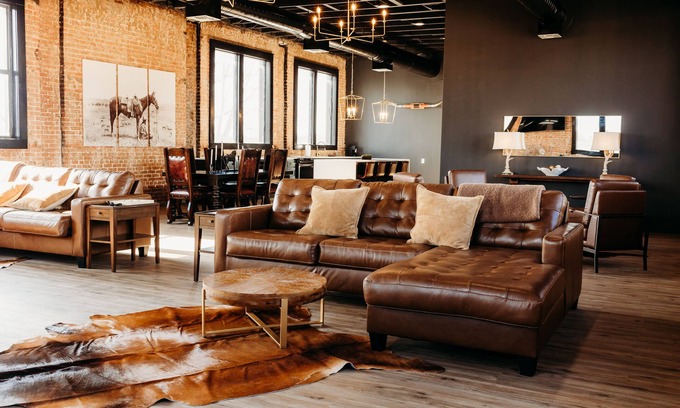 Crockett Apartment | Beautiful 100 year old building overlooking the square in downtown Crockett.