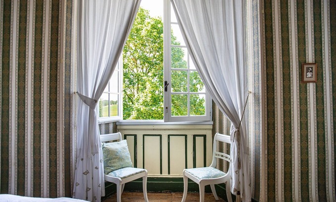 Laussou House | Beautiful 12th century castle in lush green valley